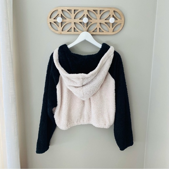 Urban Outfitters Fuzzy Crop Hoodie Black/Cream Sz Small - Picture 5 of 8